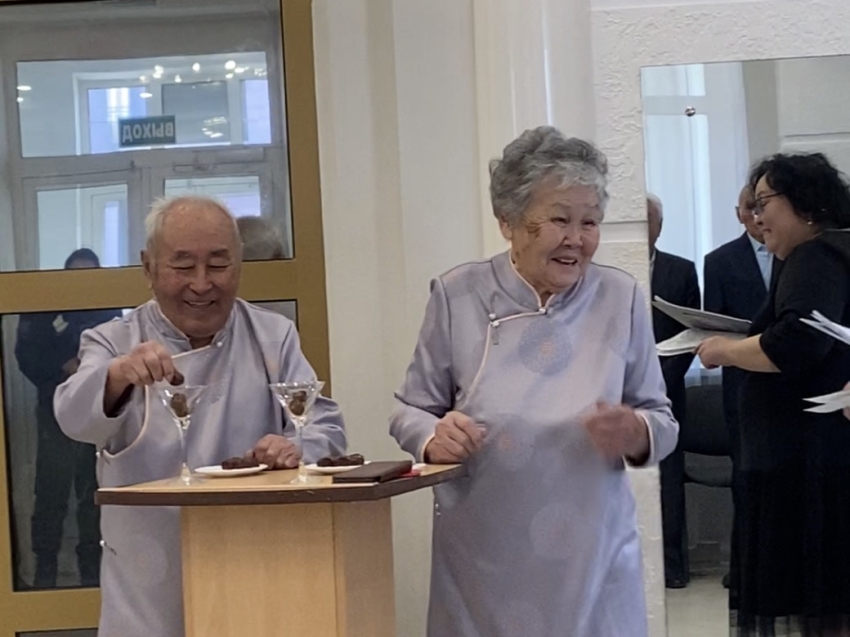 60 лет совместной жизни отметили супруги из поселка Агинского